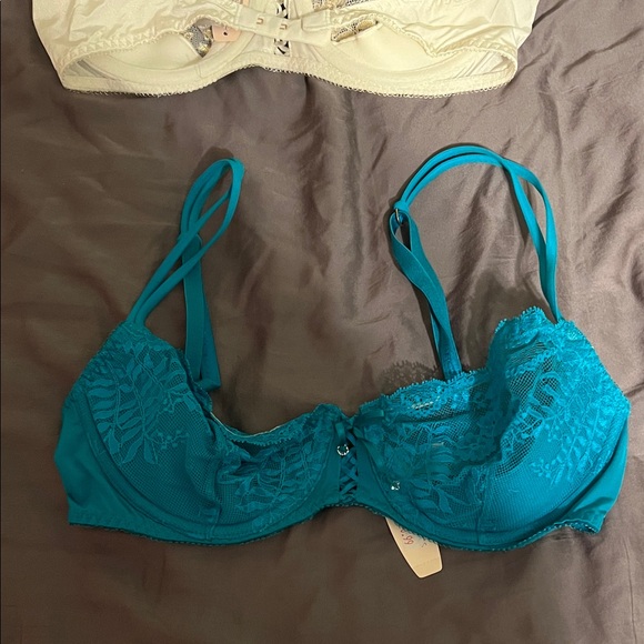 Victoria's Secret Cream and Blue Lace Bras - Picture 4 of 6